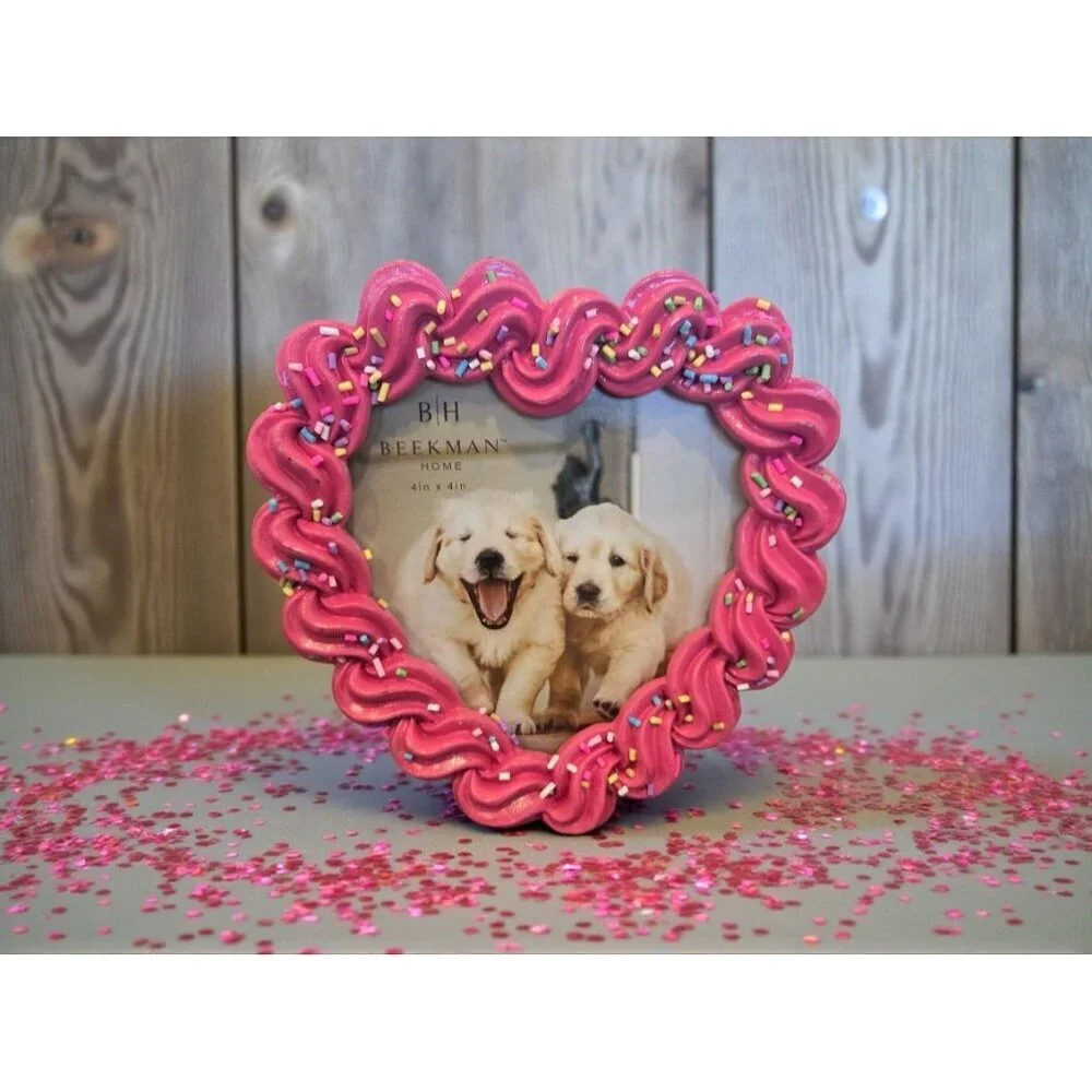 New Pink Heart Bakery Cupcake Frosting W/ Sprinkles Table Home Picture Photo 4x4